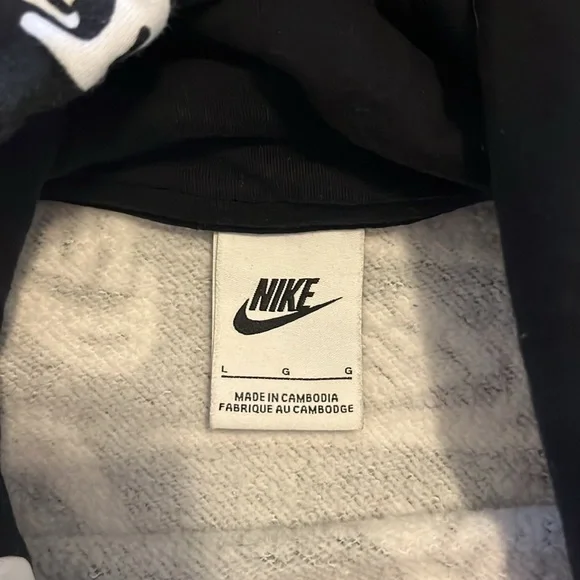 Men’s Size L Black and White Nike Hoodie with all over “Nike ✅” Print - Picture 4 of 6